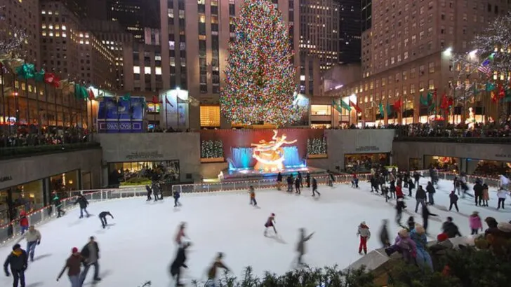 18 U.S. Cities That Truly Go All Out for Christmas