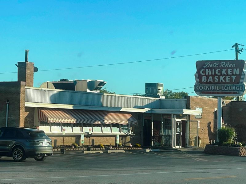 Dell Rhea’s Chicken Basket – Willowbrook