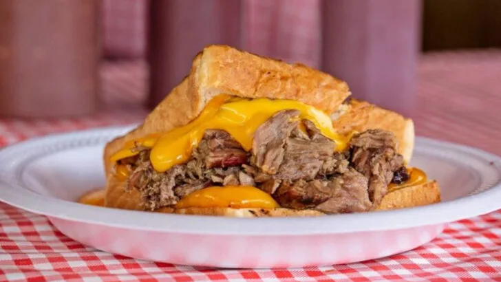 6 Tennessee Drive-ins That Still Serve the Same BBQ Sandwiches Locals Grew Up With