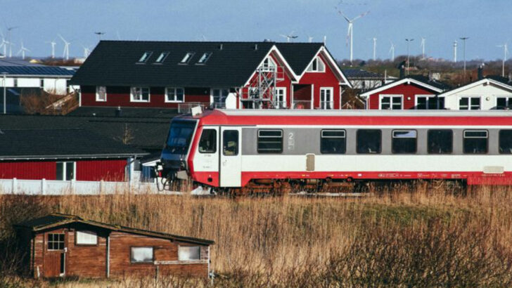 7 Reasons Seniors Increasingly Prefer Train Travel to Flying