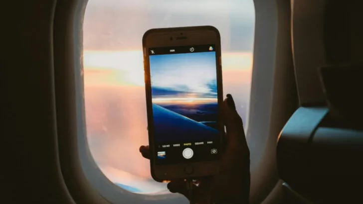 7 Unspoken Airplane Rules Families Still Argue About Mid-Flight