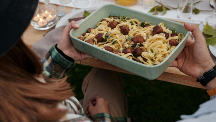 8 Dining Etiquette Rules Americans Used to Swear By (and Some Still Do)