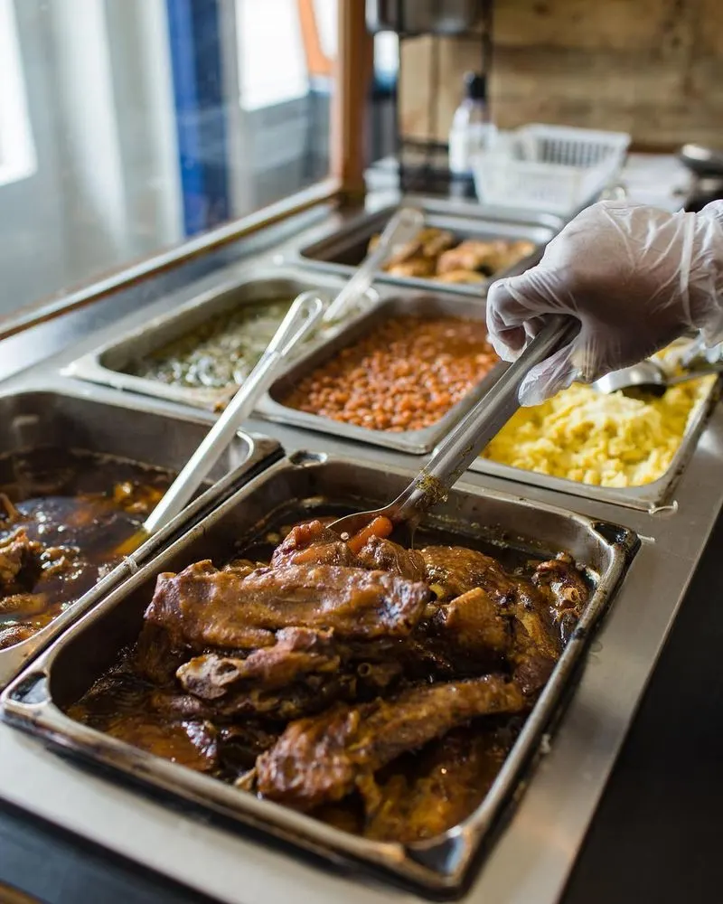 Heavy's Restaurant & Take Out