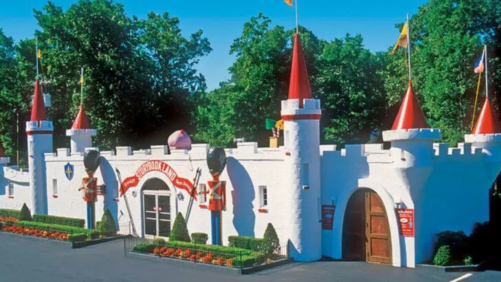 8 Roadside Amusement Parks from the ’70s that Gradually Faded as Family Travel Changed