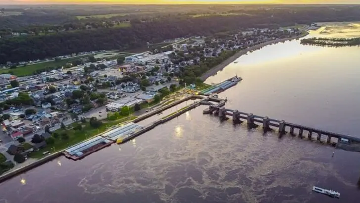 8 “Sleepy” Iowa Towns That Are Quiet, Simple, and Better Than They Get Credit For