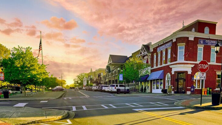 8 Small Georgia Towns I Passed Through Once but Can’t Wait to Visit Again