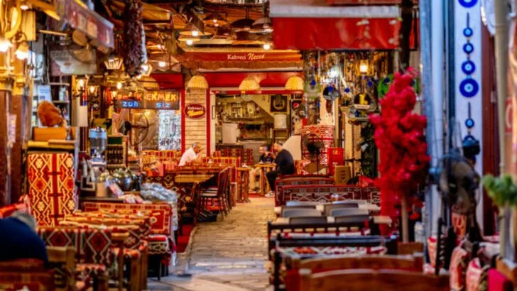 8 Ways Tourists Often End Up Paying More and How to Avoid It on Your Next Trip