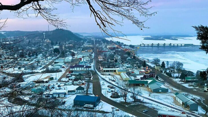 9 Eastern Iowa Towns I Stumbled On During a Long Drive and Keep Meaning to Revisit