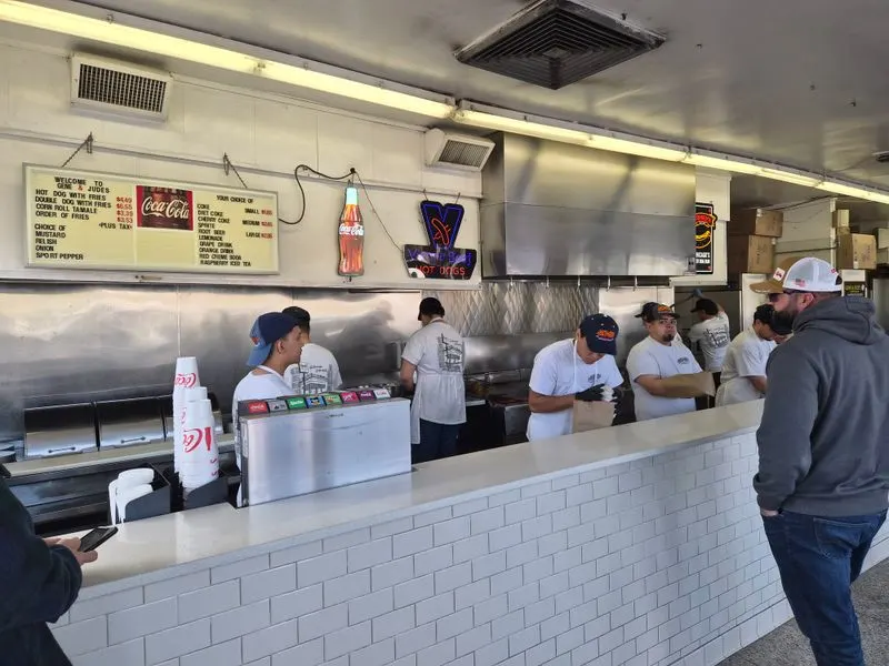 Old-School Layout: Stand, Eat, Go