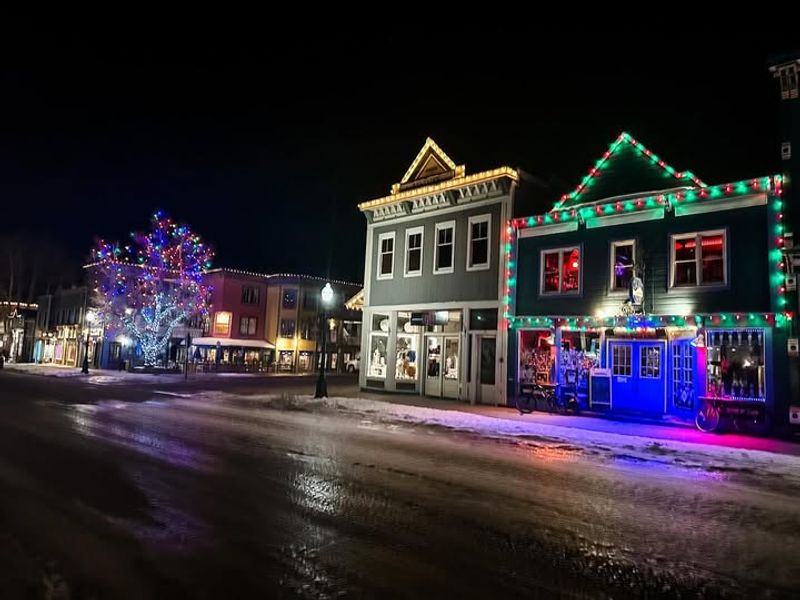 Elk Avenue’s Winter Stroll