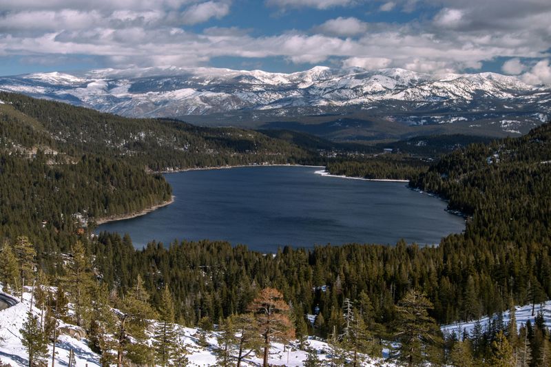 Scenic Beauty: Surrounded by Lakes, Rivers, and Mountains