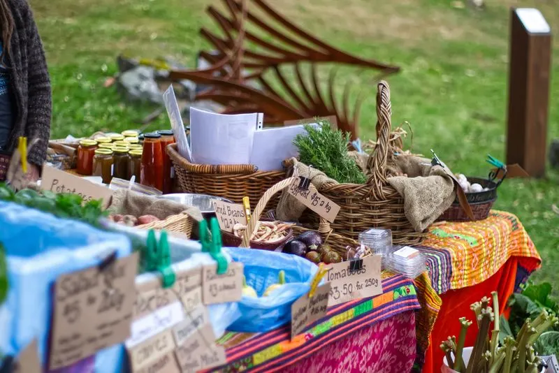 Farmers markets and handmade goods