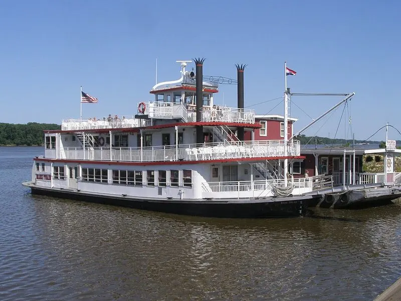 Riverfront & the Mark Twain Riverboat