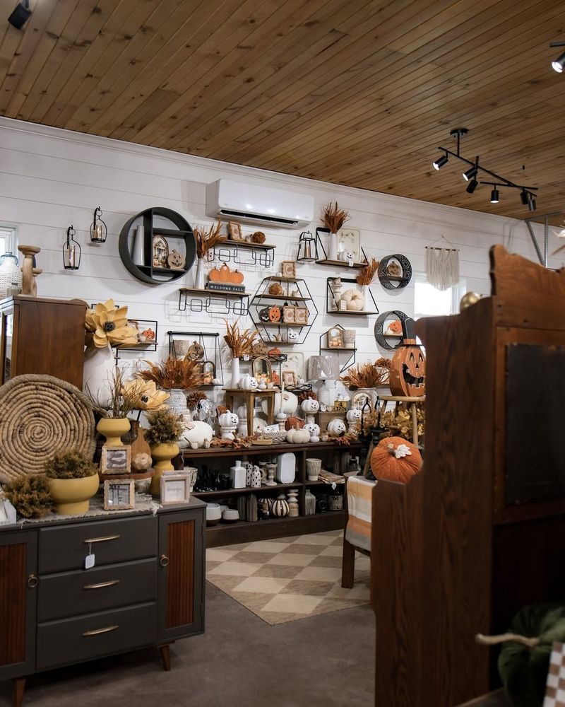 Market 52 (Vintage & Home) — Decorah, IA