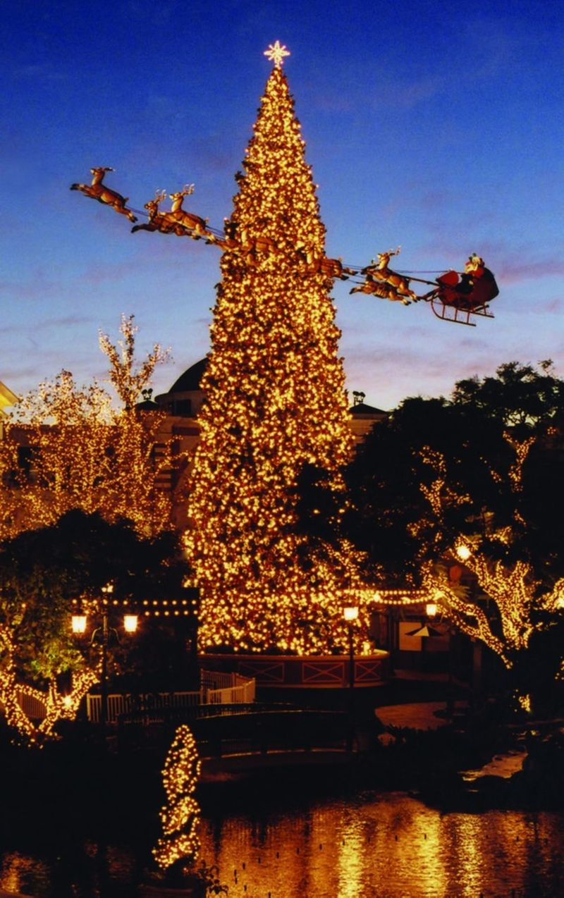 California – Rockefeller-Sized Christmas Tree at The Grove (Los Angeles)