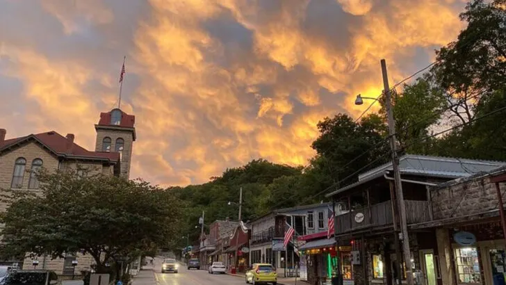 Arkansas and Missouri Hill Towns Where Every Diner Feels Like a Sunday Lunch at Grandma’s House