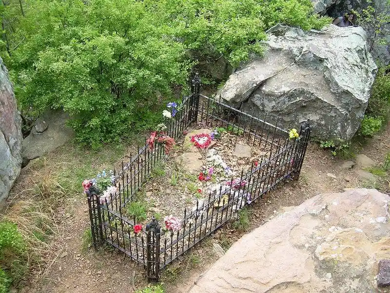 Petit Jean's Gravesite