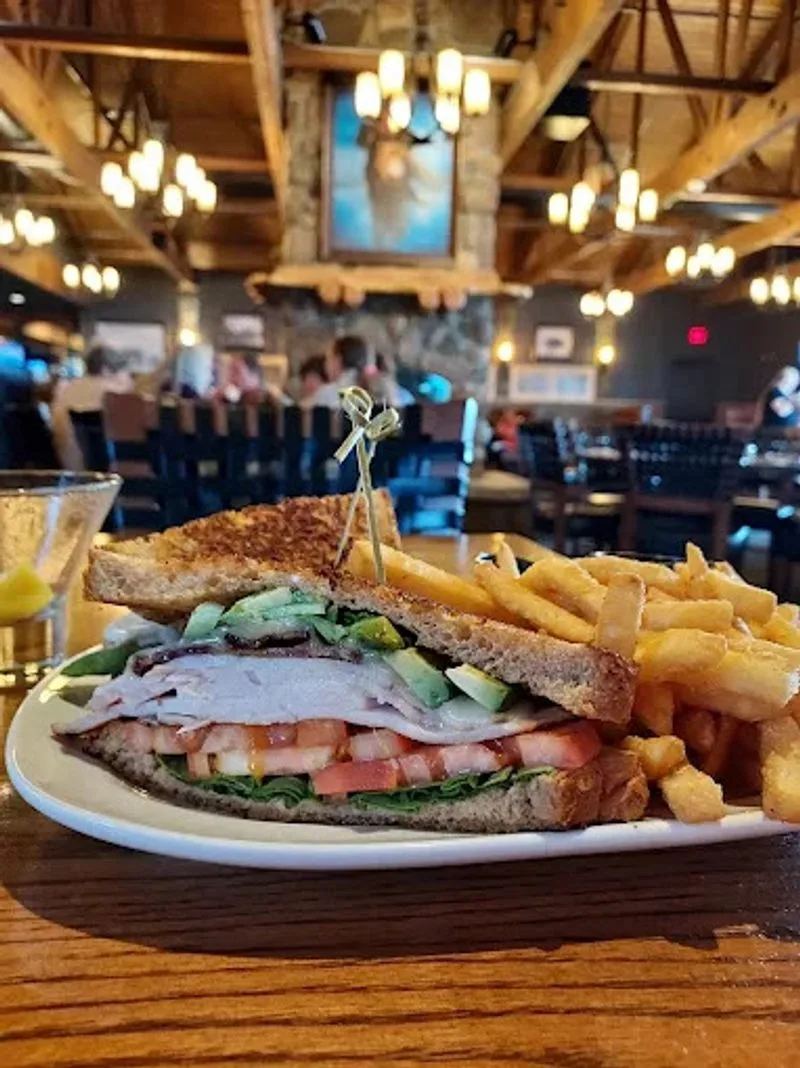 Atmosphere and Ambiance: Cozy Lodge Vibes