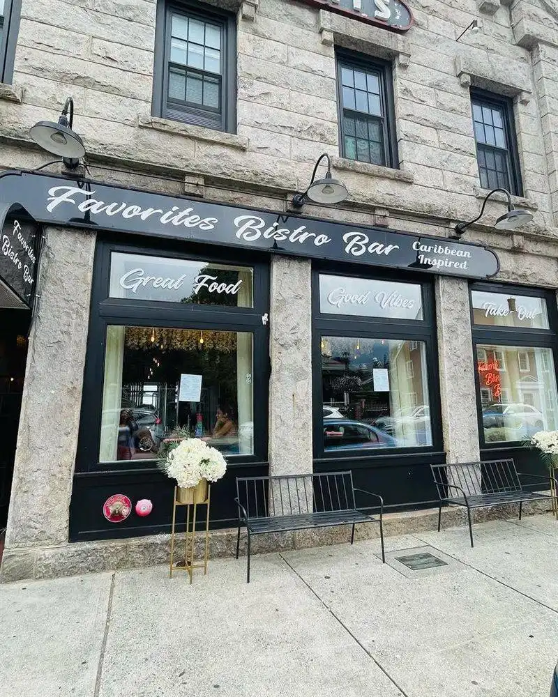 Favorites Bistro Bar (New London, CT)
