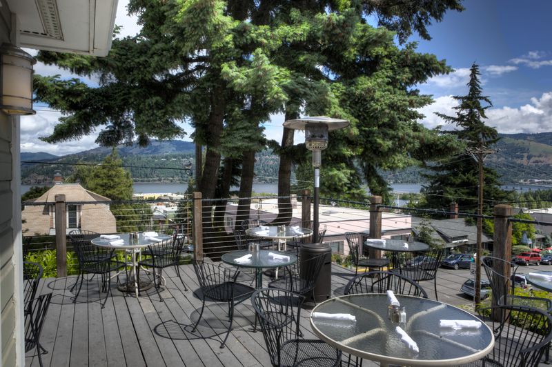 3 Rivers Grill — Hood River (downtown, overlooking the Columbia)