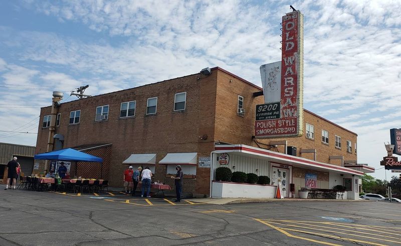 Sawa's Old Warsaw Restaurant – Broadview