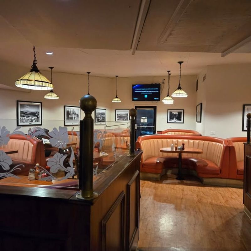 Astro Family Restaurant (Silver Lake)