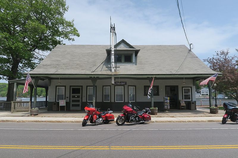 Alton Bay — low-key beach access and gentle shoreline walks