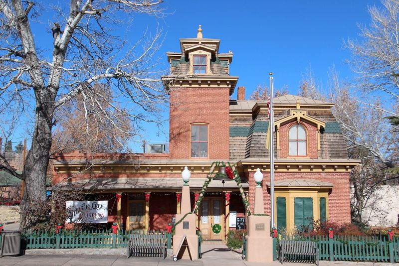 Silver City — Artsy storefronts and a forest edge