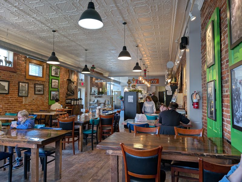 Comfort Food Trail: Cafes, Diners, and Desserts