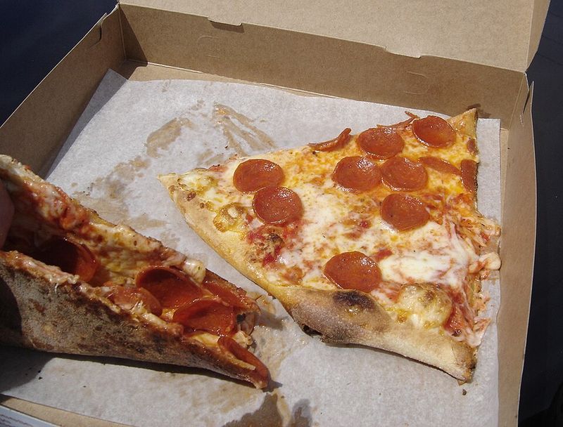 New York Thin-Crust Pizza – New York