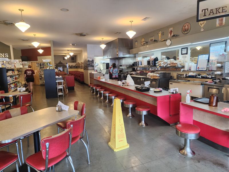 The Fountain at Smith’s Drugs (Smith’s) — Forest City