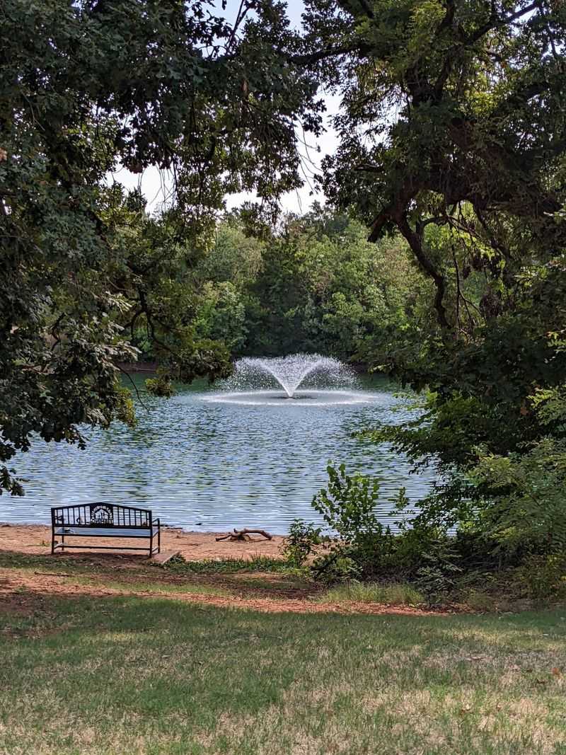 A quiet loop through Highland Park