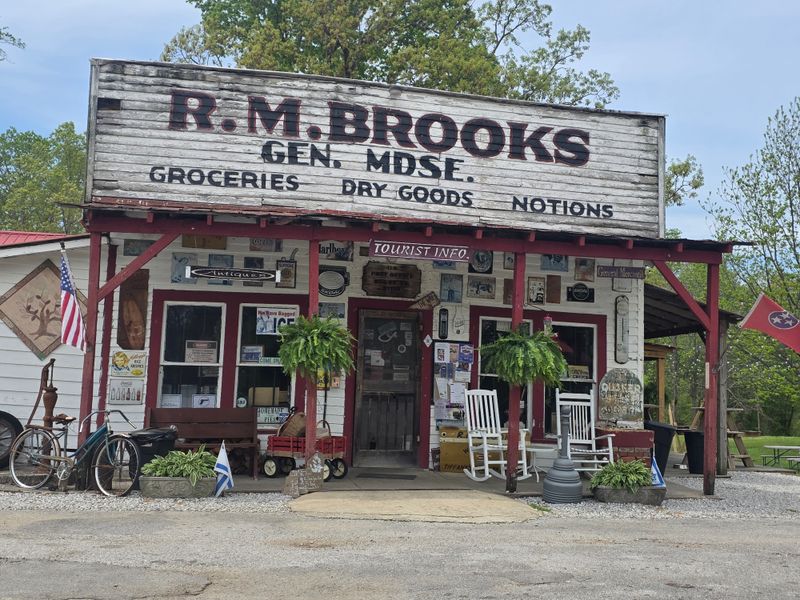 R.M. Brooks General Store — Robbins