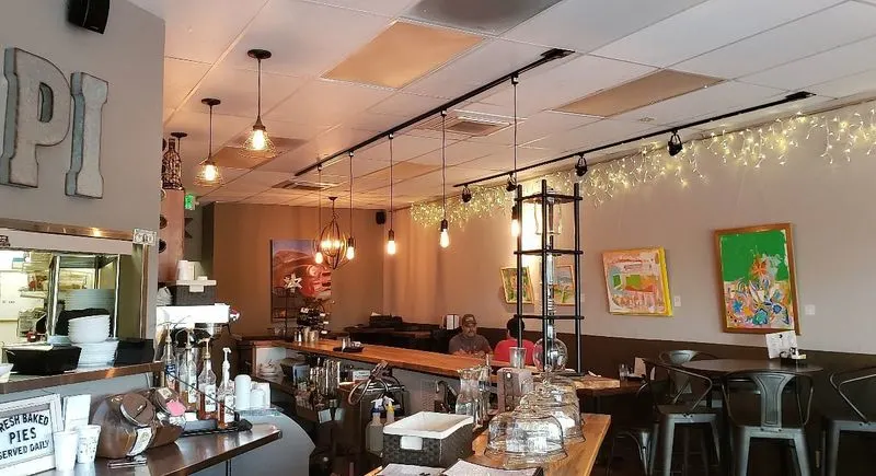 Traveler friendly details: hours, price, and vibe