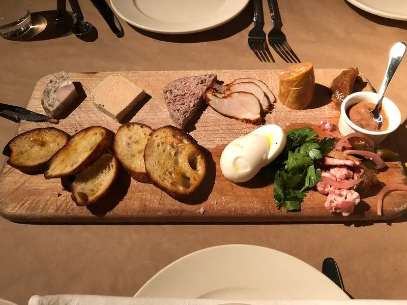 Reservations, seating, and pacing tips