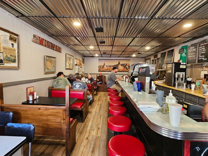 Wigwam Drive-In — Ravenna