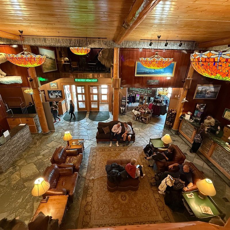 Pike's Waterfront Lodge