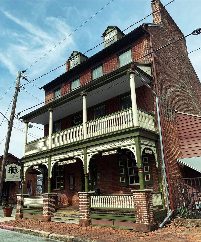 The Railroad House Inn - Marietta