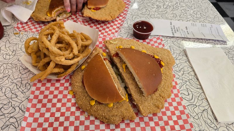 Sauces, toppings, and customization tips from regulars