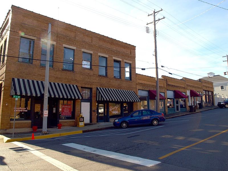 Food, Shopping & Local Stops