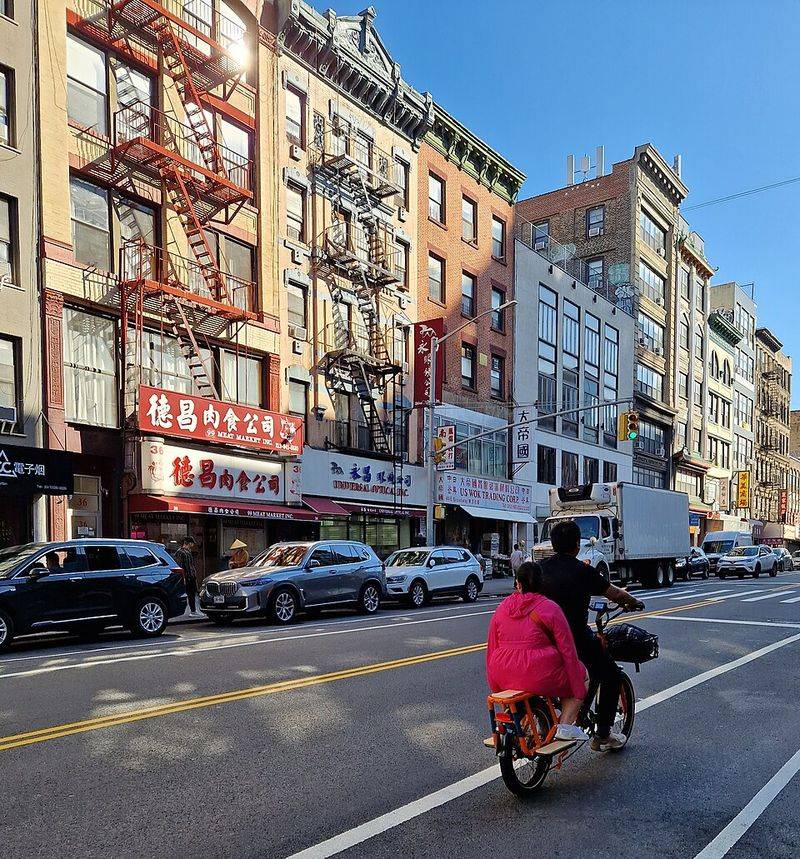 Family associations and tongs