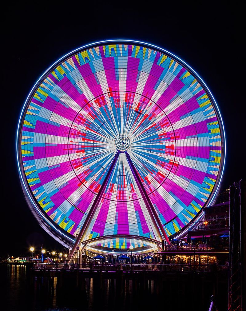 Take a Ride on the Seattle Great Wheel’s Holiday Lights Experience