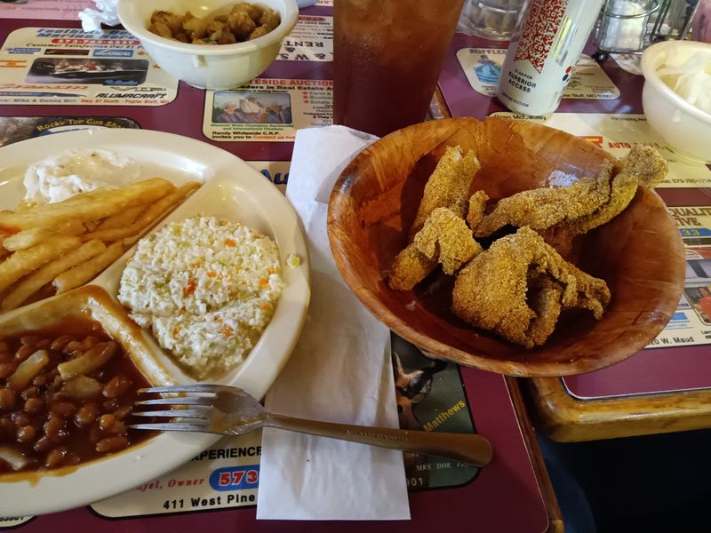 Hyde-A-Way Catfish Inn