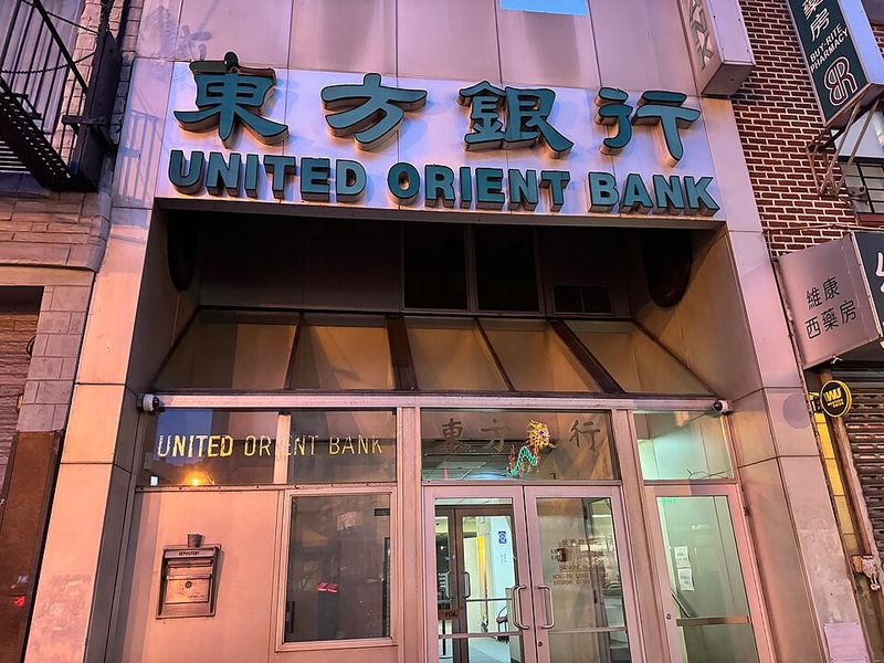 Bilingual newspapers and printing shops