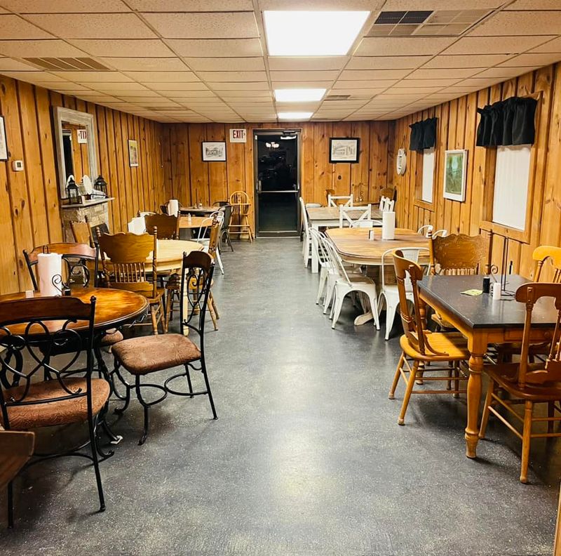 The Farmhouse Diner — Salyersville