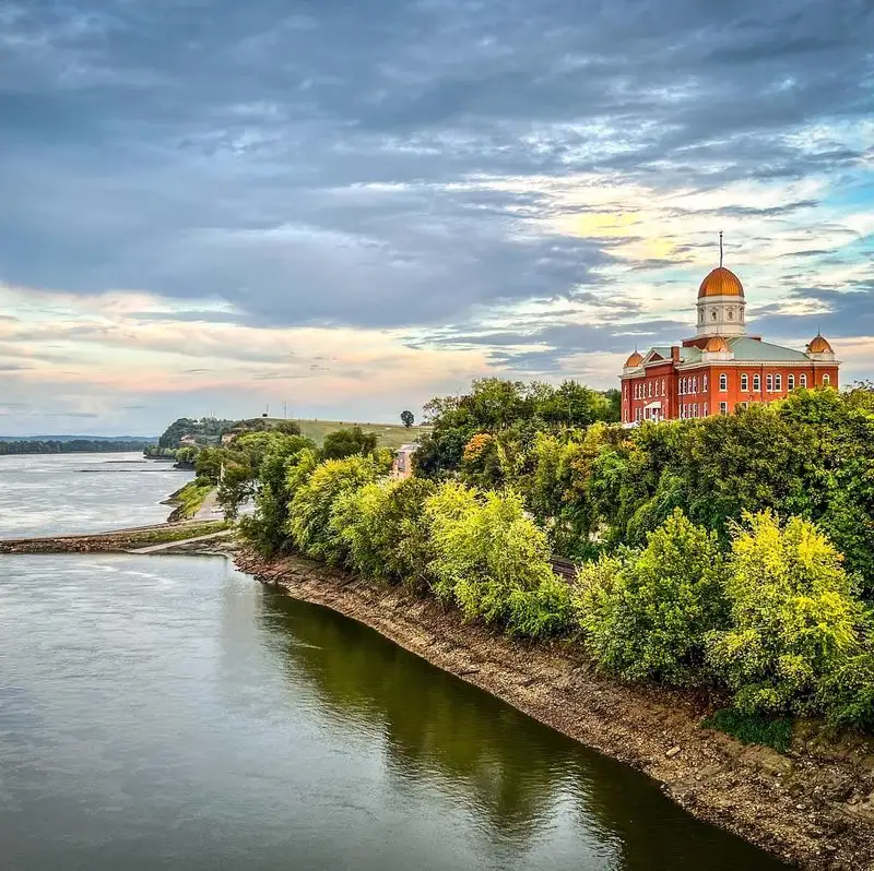 The Missouri River: Slow Evenings and Shared Space