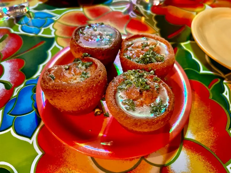 Vibe, Seating, and Timing Tips