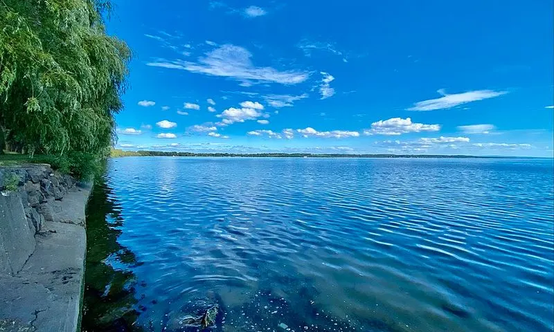 Head toward the water: Seneca Lake for sunset vibes