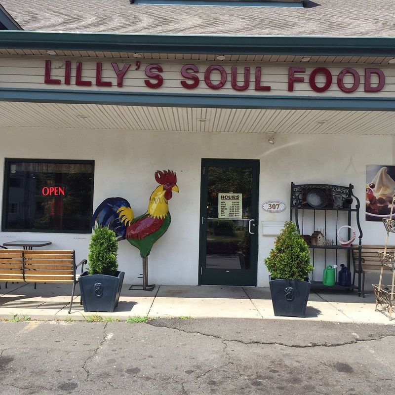 Lilly’s — Windsor