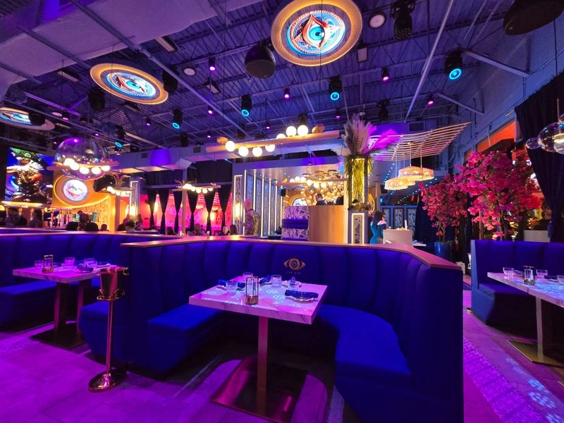 Be mindful of noise and other diners